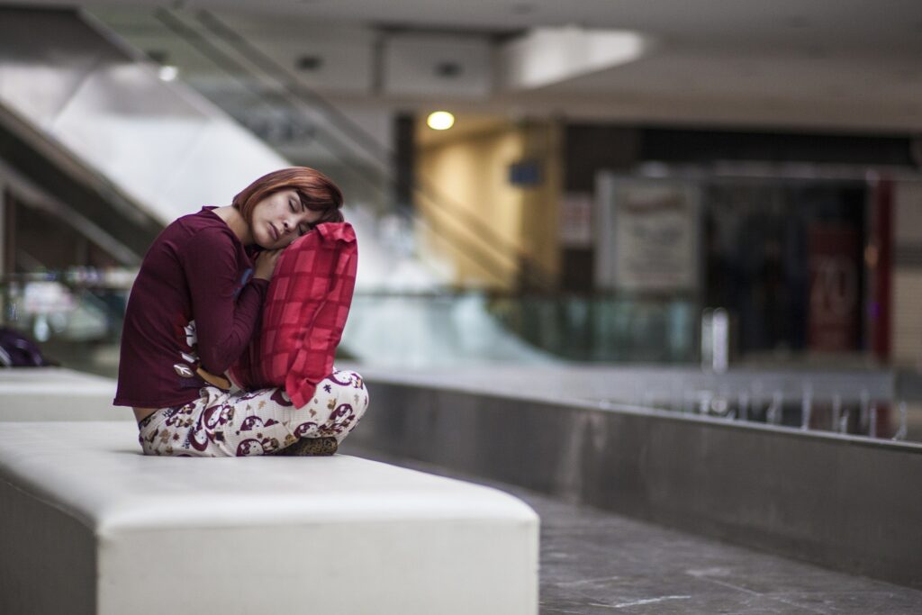 women sleeping while sitting in a couch with a pillow in her hand
why do people sleepwalk